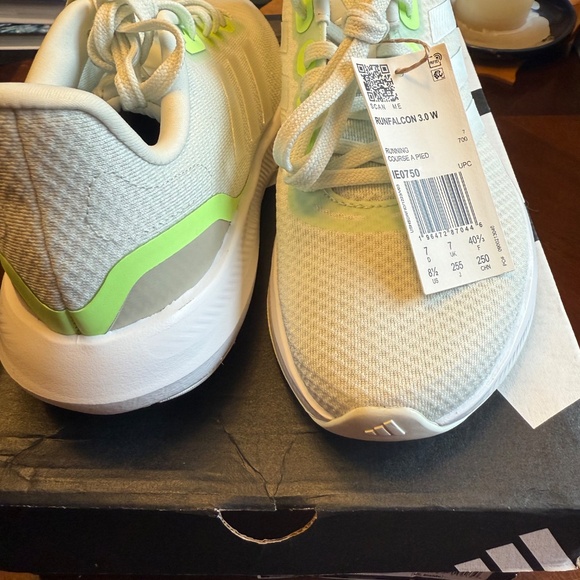 NEW with Tags Adidas Athletic Shoe 8.5 - Picture 4 of 4
